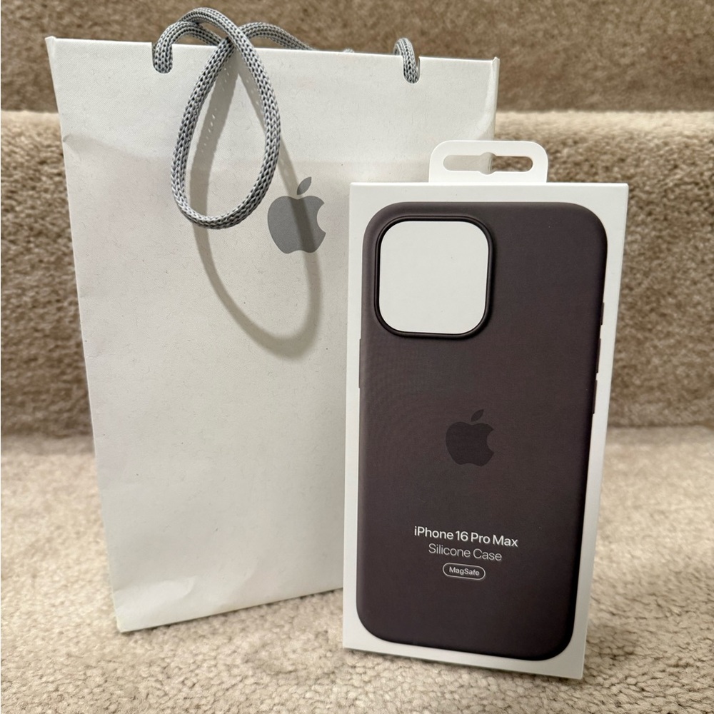 NWT Authentic Apple iPhone 16 Pro Max Case